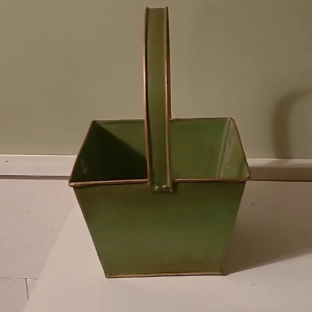 Metal Apple Basket